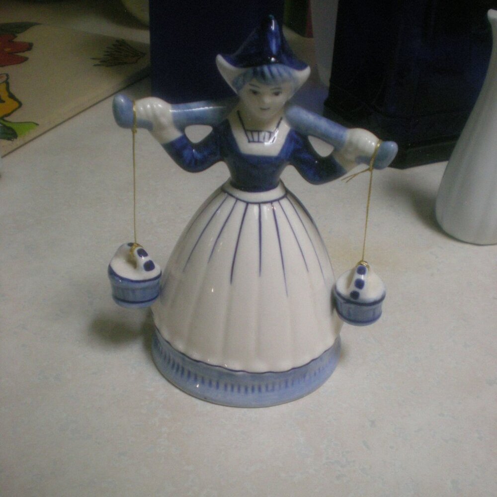 DELFTS BLUE    Water Girl  Milk Maid  Vintage